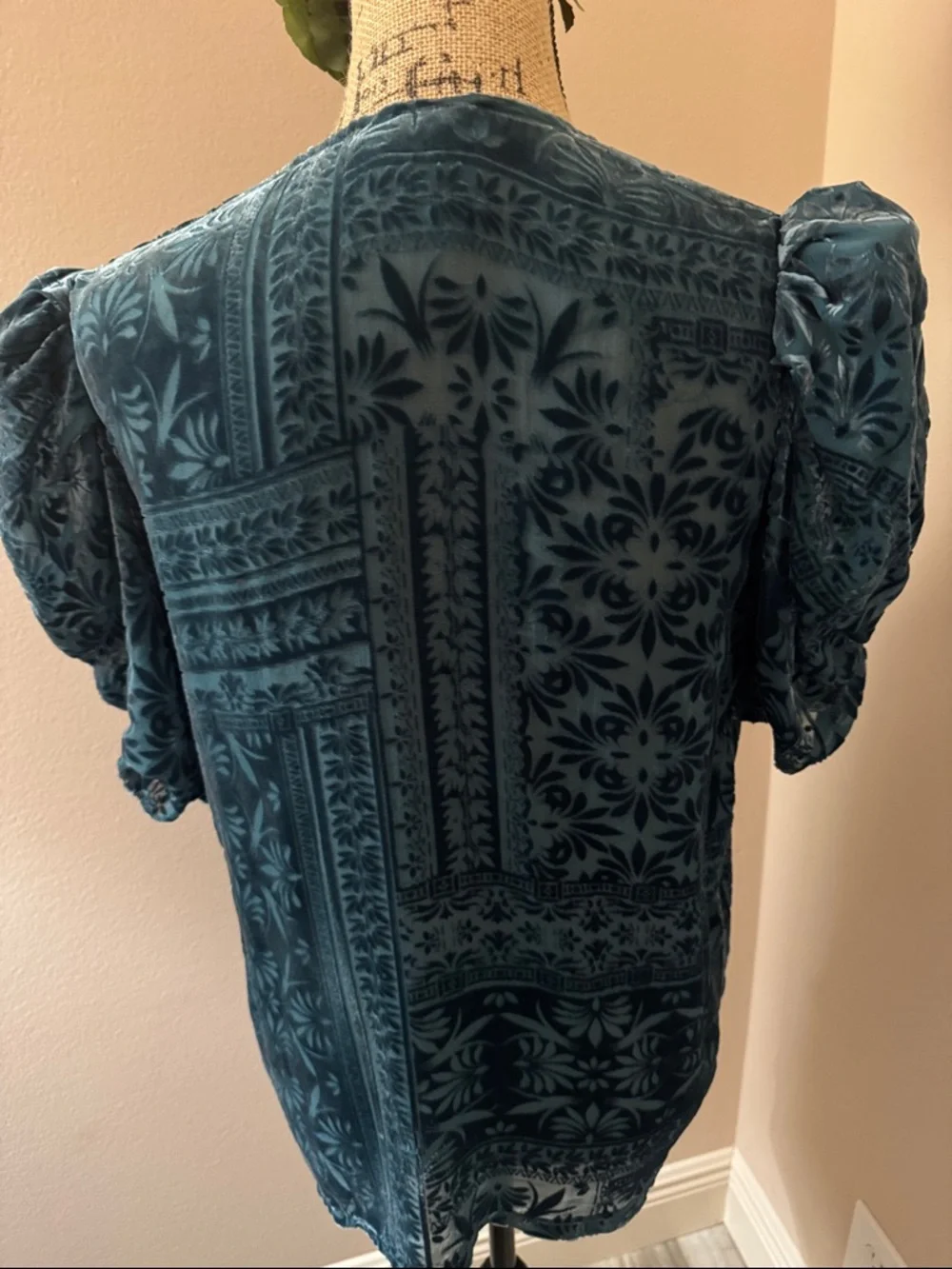 Johnny Was forecast green burnt out velvet short sleeve top. - Picture 5 of 7